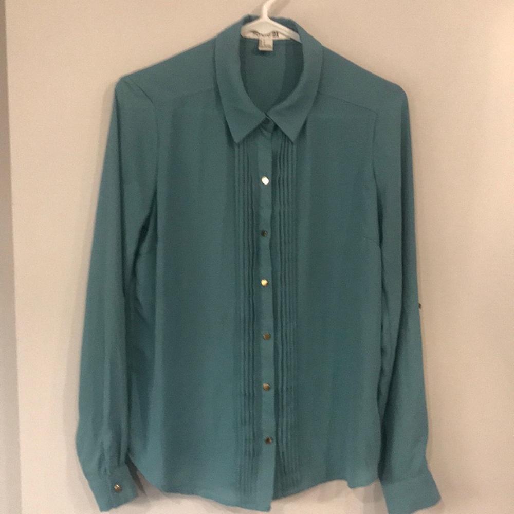 Forever 21 top. Green. Small. Cinch sleeves.